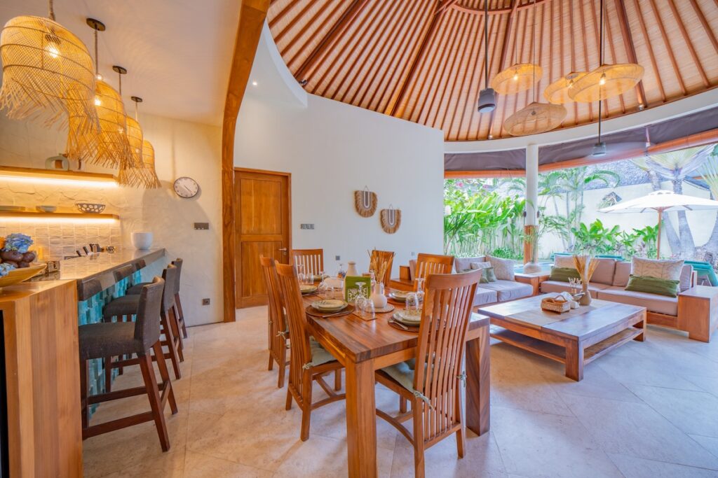 Airy Dining Bamboo Roof-lea2