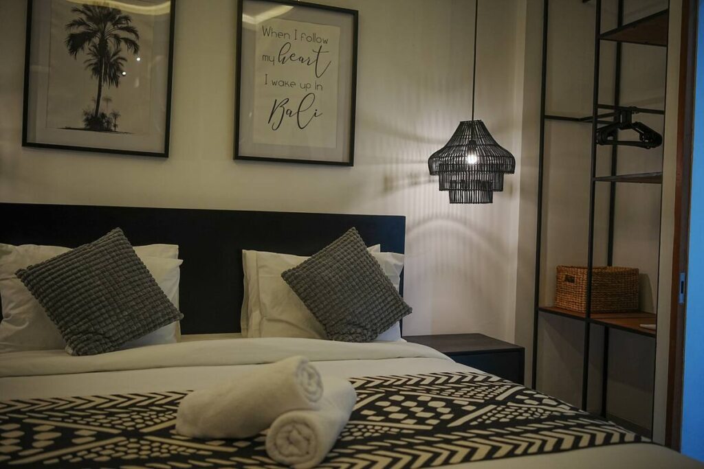 Bedroom Green Cushions Decor