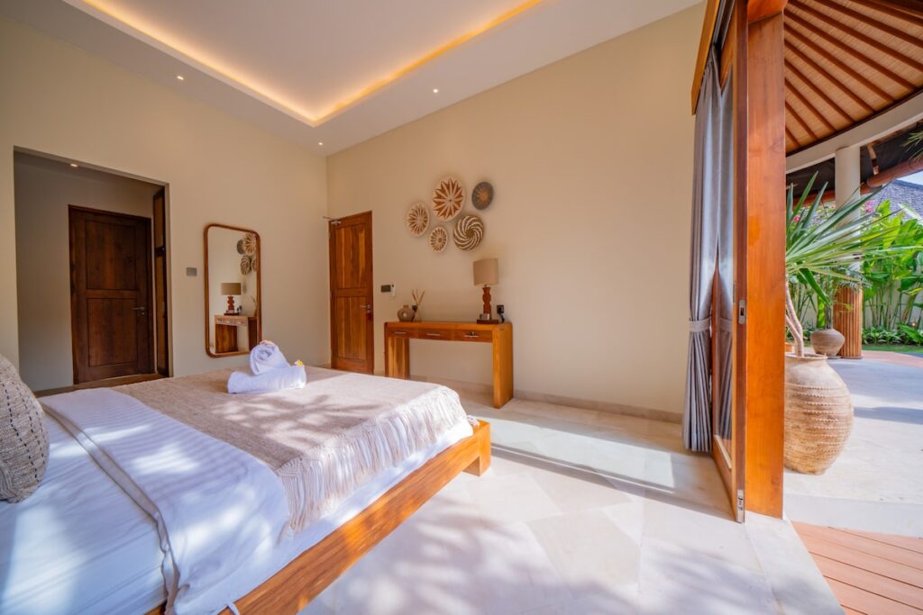 Bright Airy Guest Bedroom-lea2