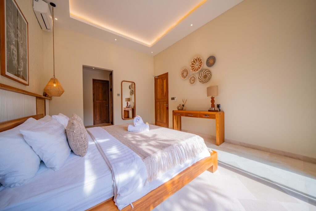 Bright Tranquil Bedroom Retreat-lea2