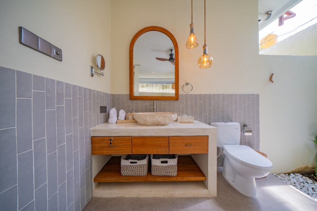 Chic Arch Mirror Bathroom-lea2