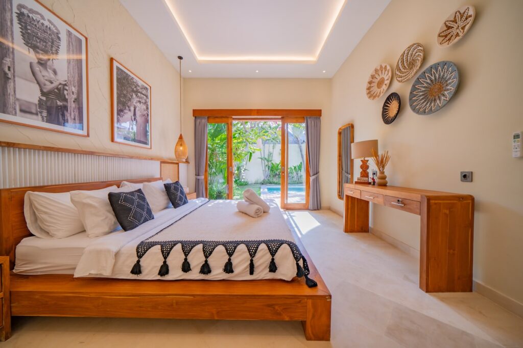 Cozy Bedroom Skylight Window-lea2