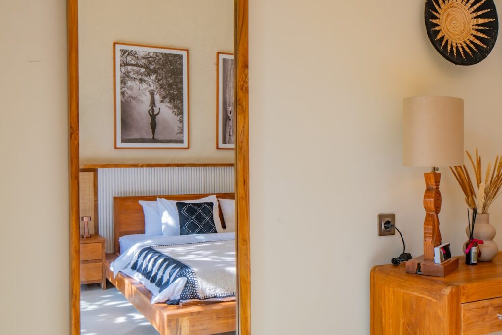 Cozy Twin Bedroom Art-lea2