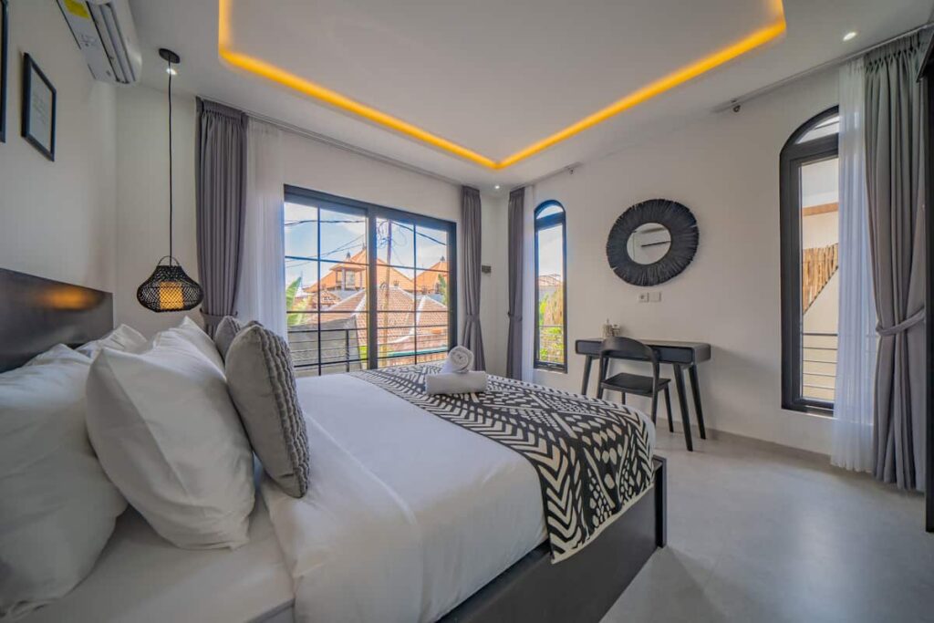 Empty Room Ceiling Lights