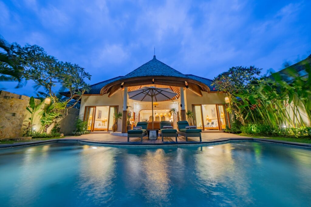 Enchanting Villa Evening Pool View-lea2