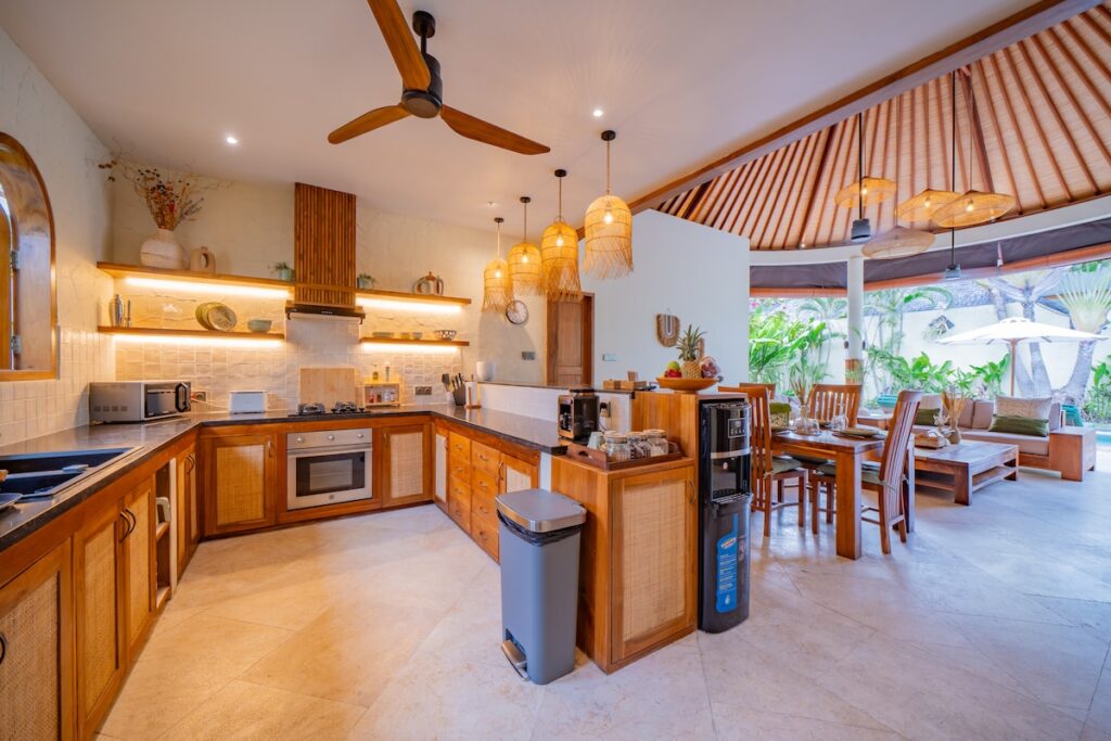 Fully Equipped Modern Kitchen-lea2