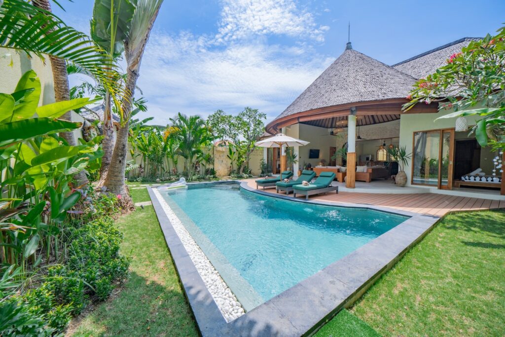 Gorgeous Daytime Pool Pavilion-lea2