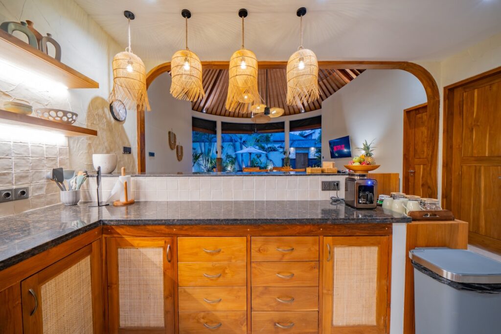 Gorgeous Kitchen Island Dining View-lea2