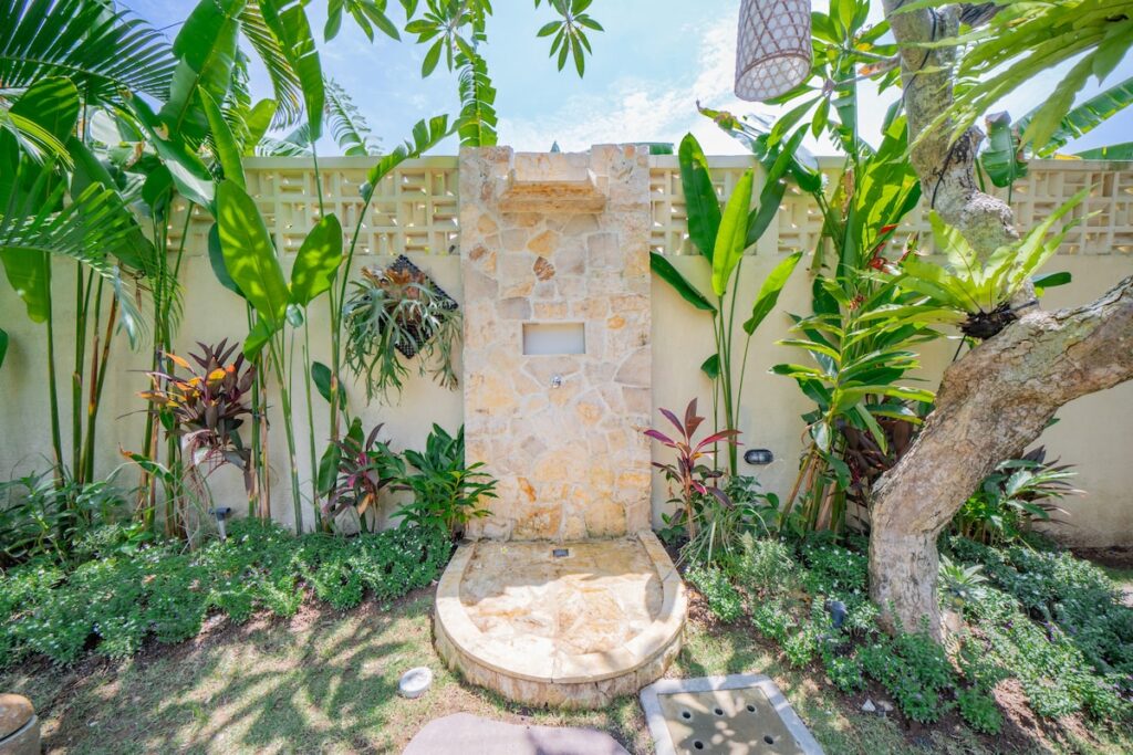 Lush Tropical Outdoor Shower-lea2