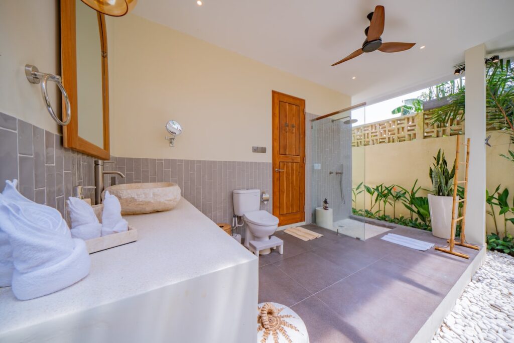 Luxurious Garden View Bathroom-lea2