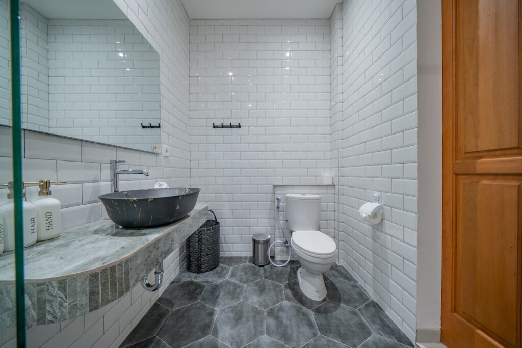 Modern Bathroom Black Tub