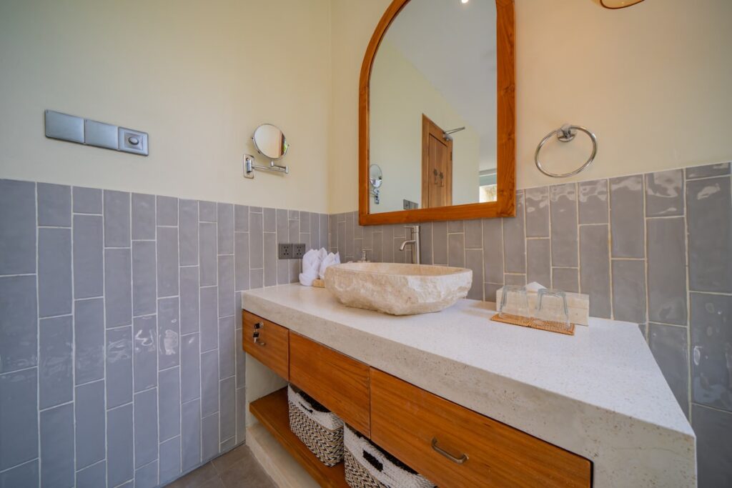 Modern Bathroom Wooden Accents-lea2