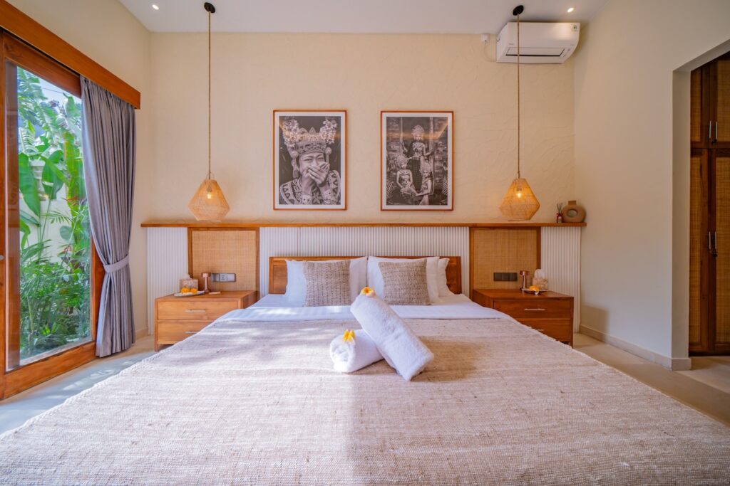 Peaceful Bedroom Wooden Details-lea2