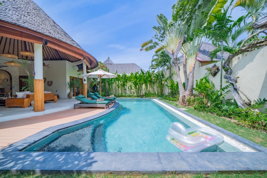 Private Pool Lush Garden-lea2