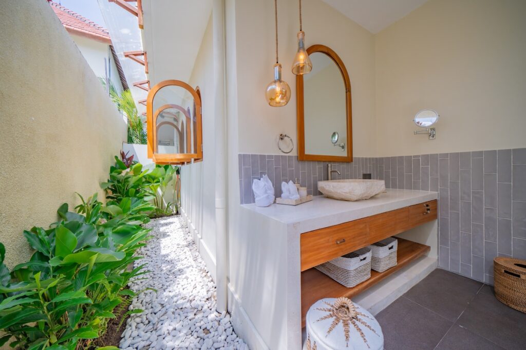 Refreshing Open Air Bathroom-lea2