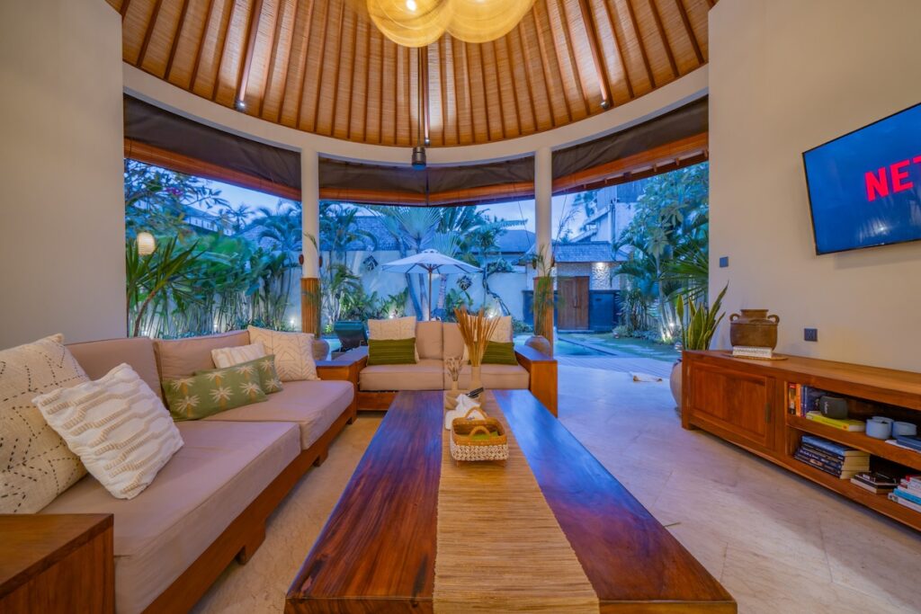 Spacious Open Living Pool View-lea2