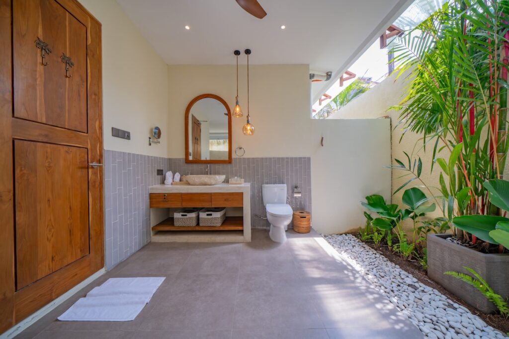 Tropical Garden Bathroom Retreat-lea2