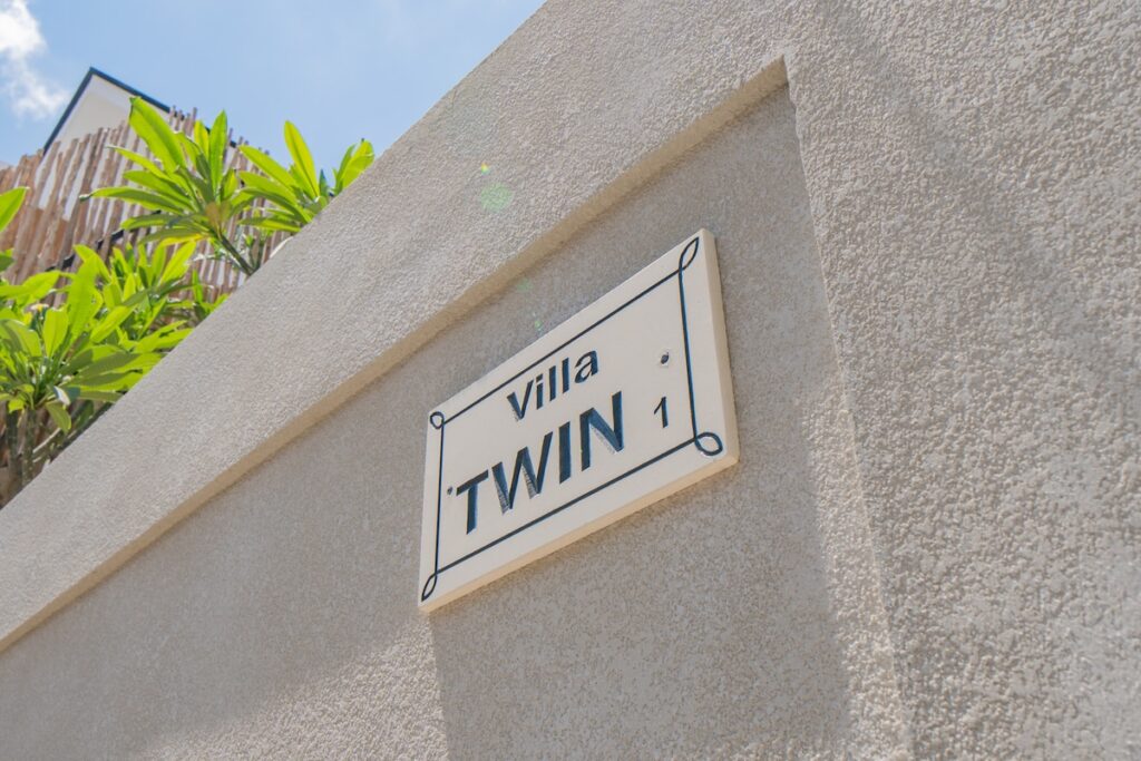 Villa Twin Sign Greenery