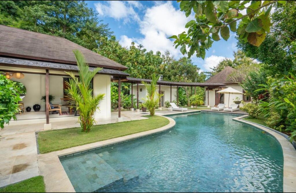 STUNNING KATCHA VILLA IN JIMBARAN, 5 Bedrooms On Huge land In South Bali