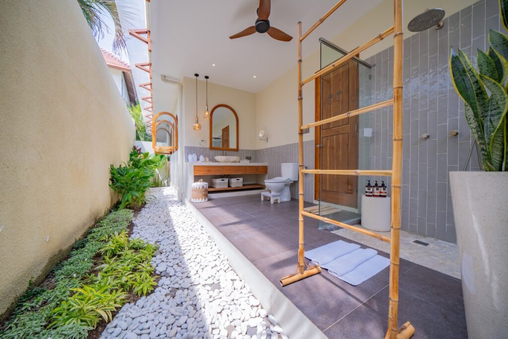 Zen Garden Hallway Passage-lea2