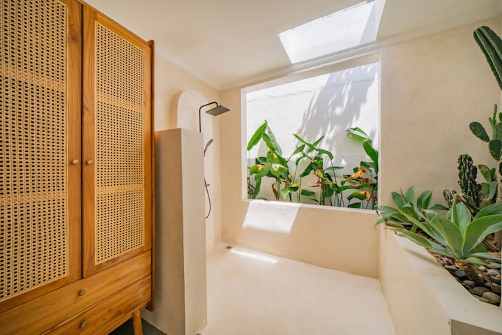 malea-Bathroom Rattan Door Skylight Plants