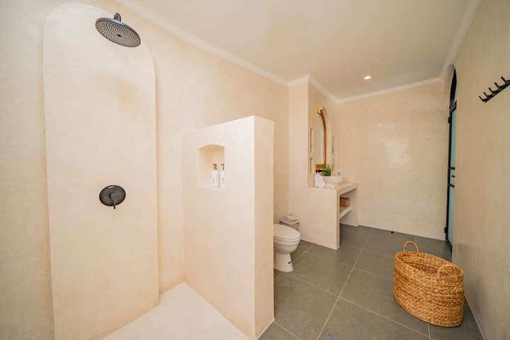 malea-Bathroom Shower Minimal Clean