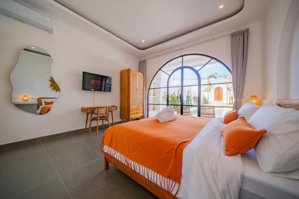 malea-Bedroom Orange Arched Window