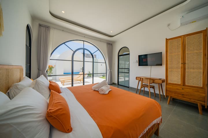 malea-Bedroom Orange Bed Arched Door