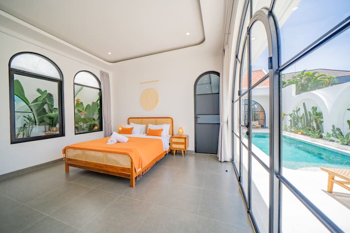 malea-Bedroom Pool View Arched Glass