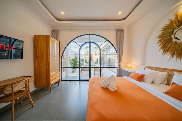 malea-Bedroom Wardrobe Arched Glass Door