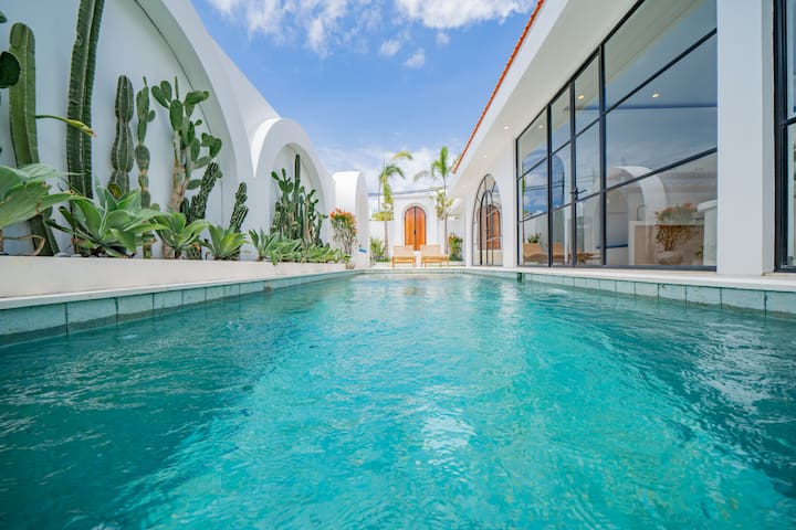 malea-Pool Modern Lawn Garden