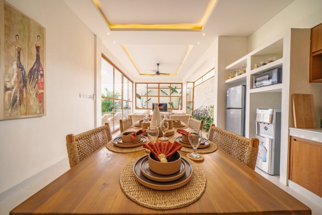 swiss-Dining table with centerpiece