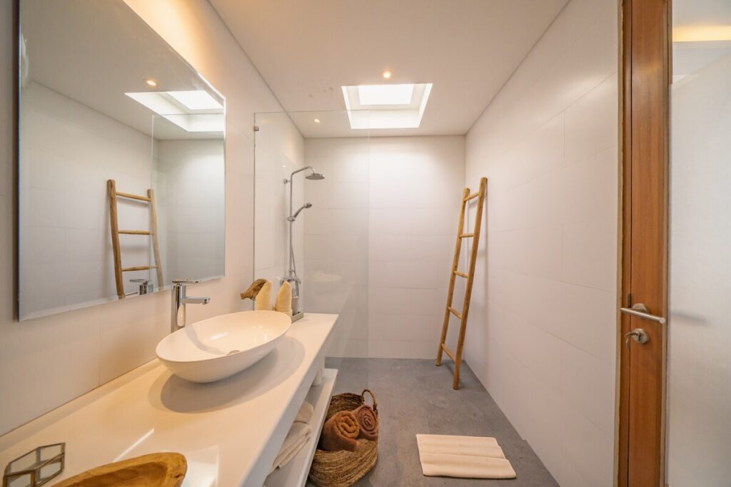 swiss-Minimalist bathroom design