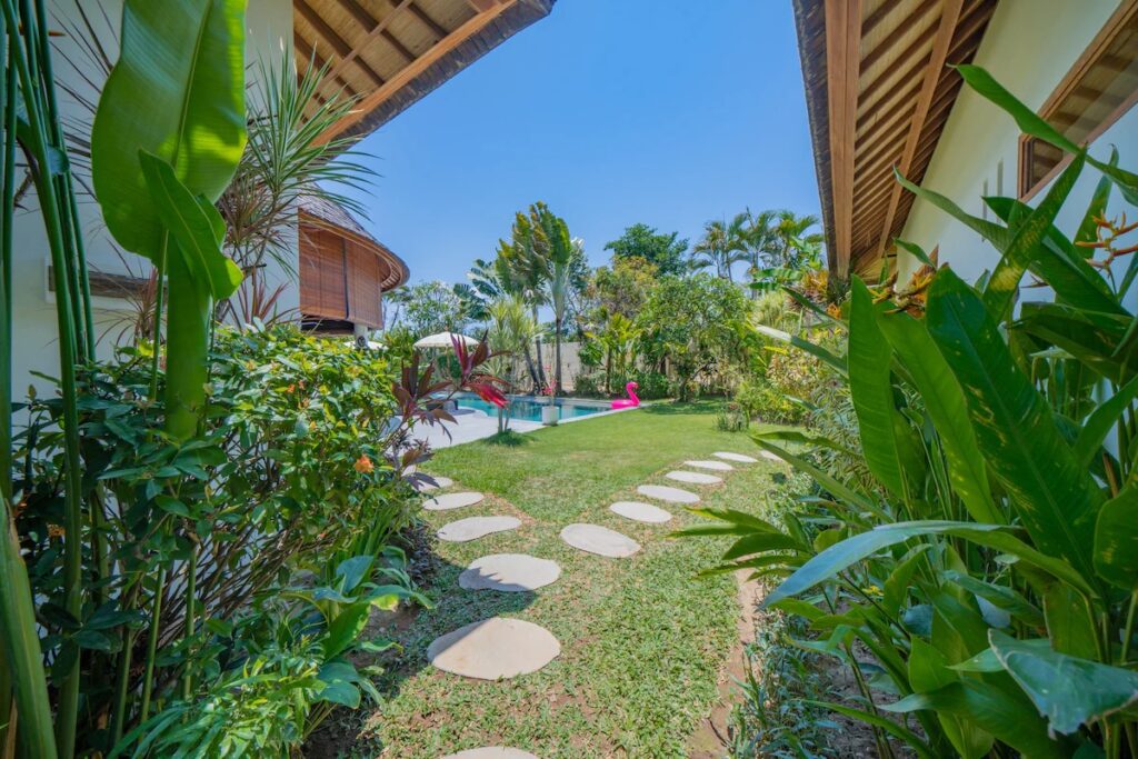 Lush Garden Pathway Green Lawns