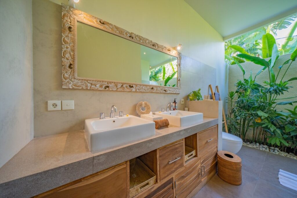 Luxurious Bathroom Double Vanity Garden