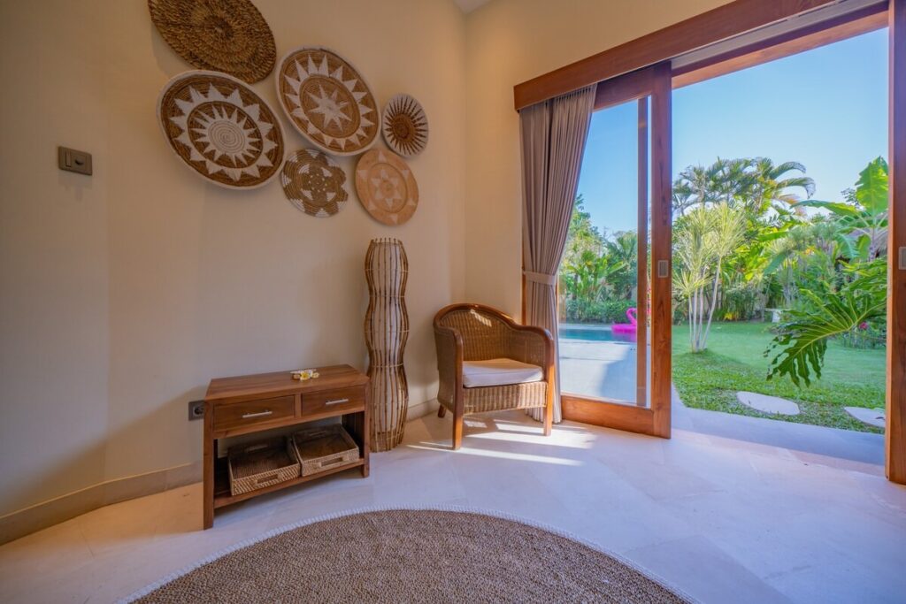 Spacious Living Poolside Tropical Windows
