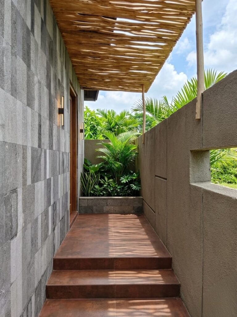 ENTRNC IMG002